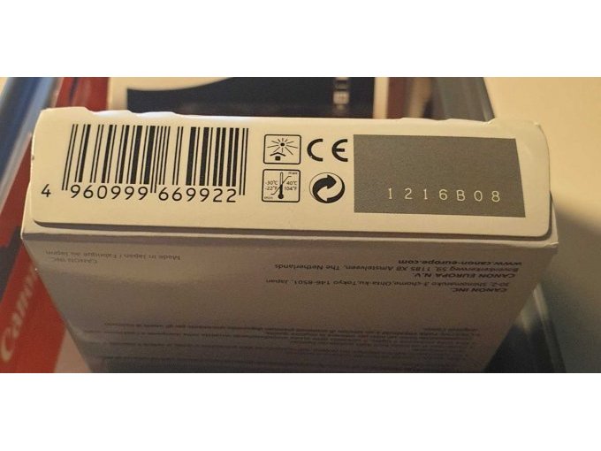 Unterseite der Verpackung mit CE-Kennung