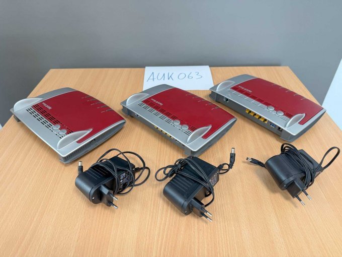 3x AVM FRITZ!Box 3490 mit Netzteilen
Ansicht von hinten