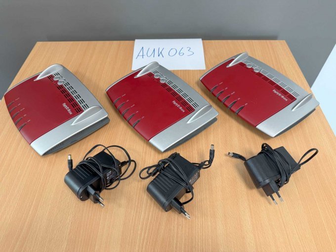 3x AVM FRITZ!Box 3490
mit Netzteilen
Ansicht von oben