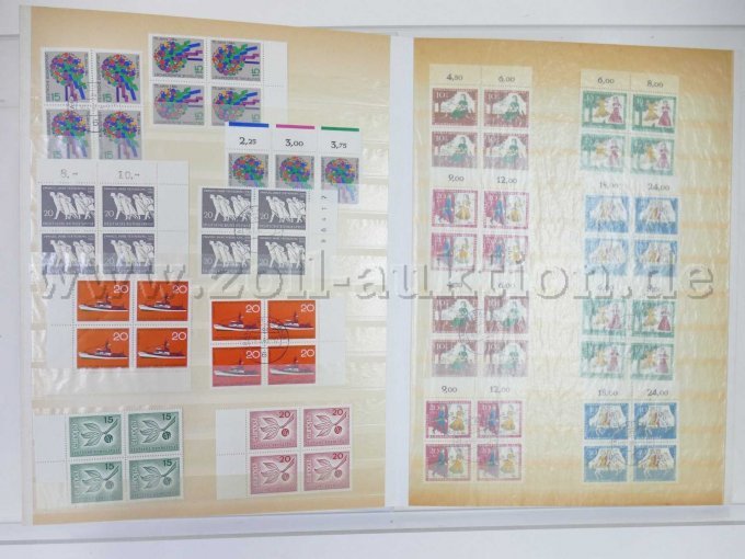 Teilansicht unterschiedliche Briefmarken