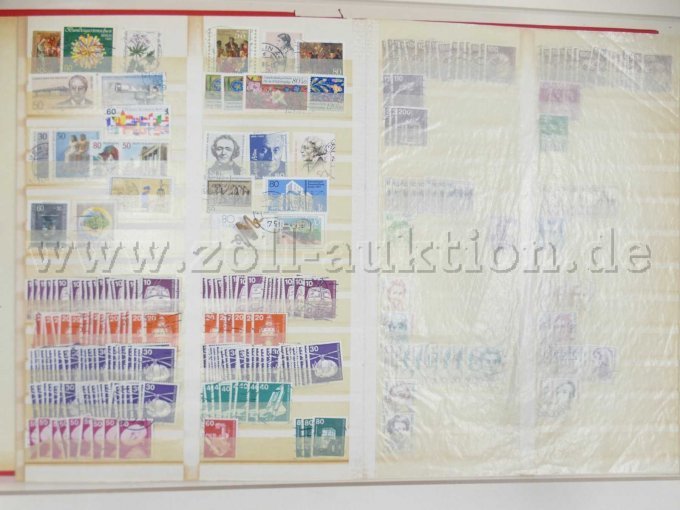 Teilansicht unterschiedliche Briefmarken