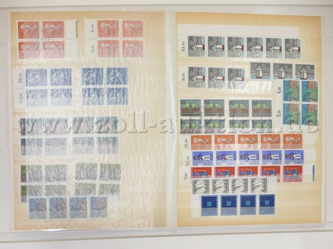 Teilansicht unterschiedliche Briefmarken