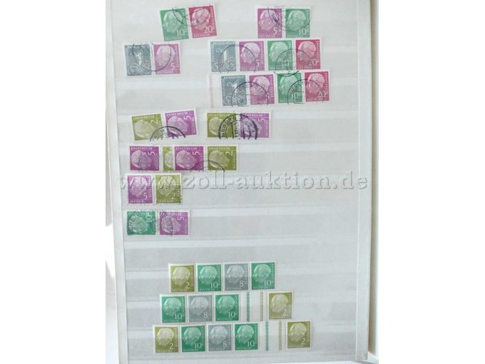 Teilansicht unterschiedliche Briefmarken