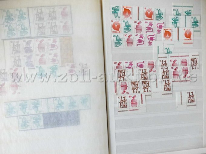 Teilansicht unterschiedliche Briefmarken