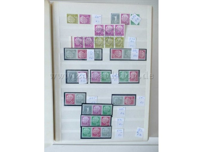 Teilansicht unterschiedliche Briefmarken