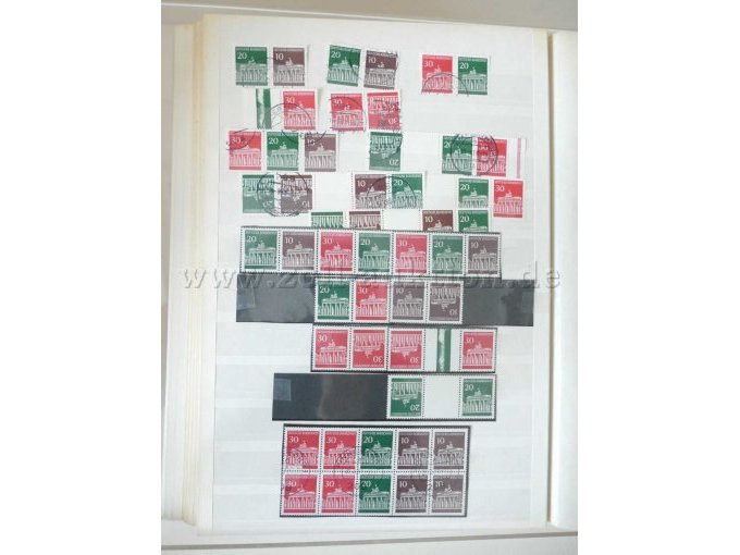 Teilansicht unterschiedliche Briefmarken