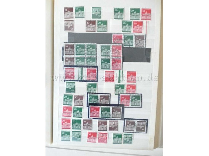 Teilansicht unterschiedliche Briefmarken