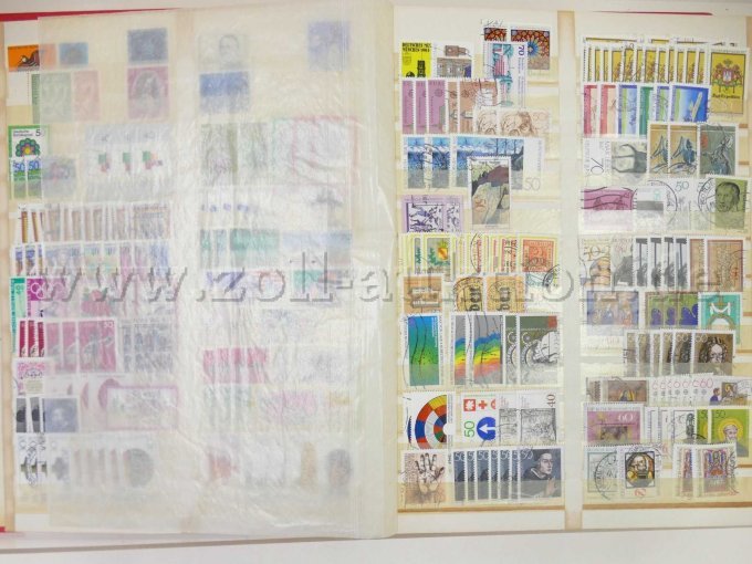 Teilansicht unterschiedliche Briefmarken