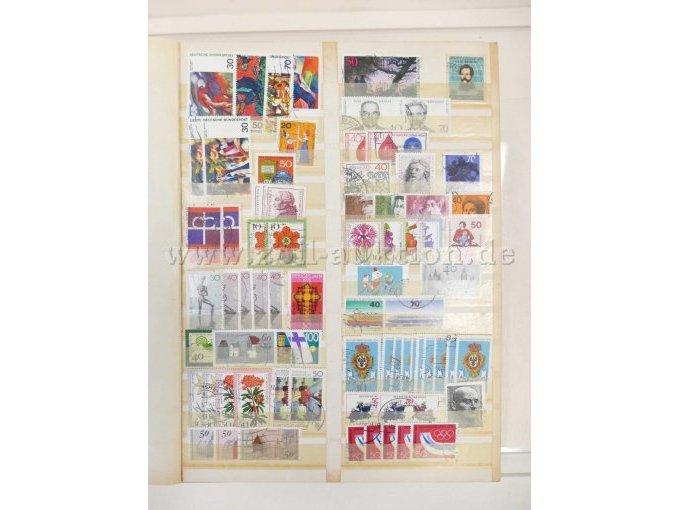 Teilansicht unterschiedliche Briefmarken