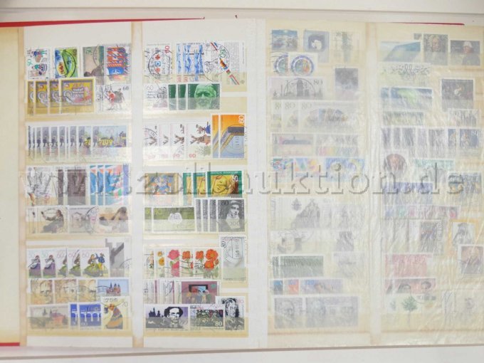 Teilansicht unterschiedliche Briefmarken