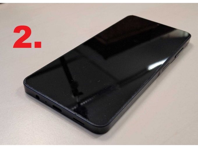 2. Samsung Galaxy A06, Display