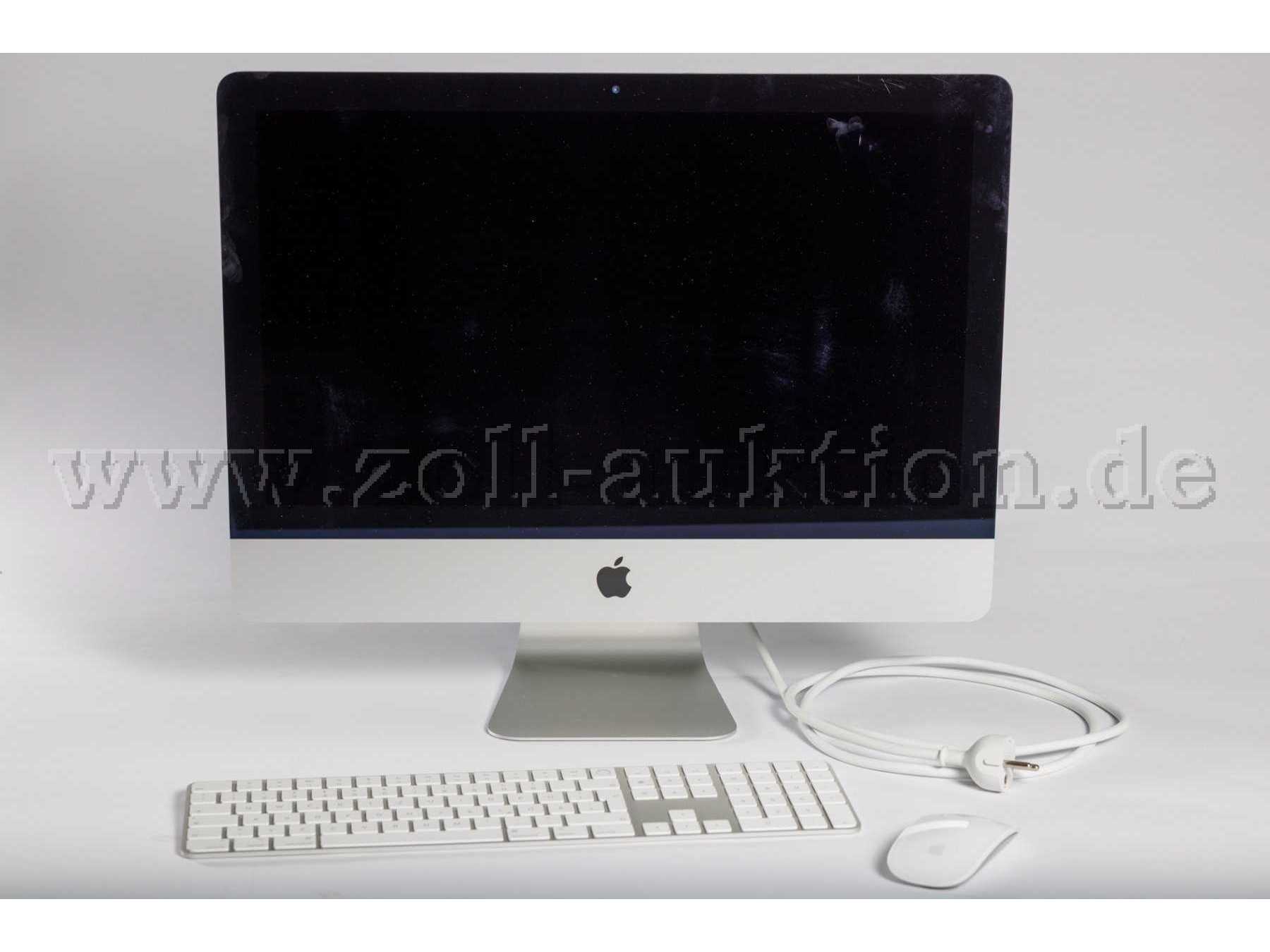 Computer mit vollständigem Zubehör: Maus, Tastatur und Kabel
