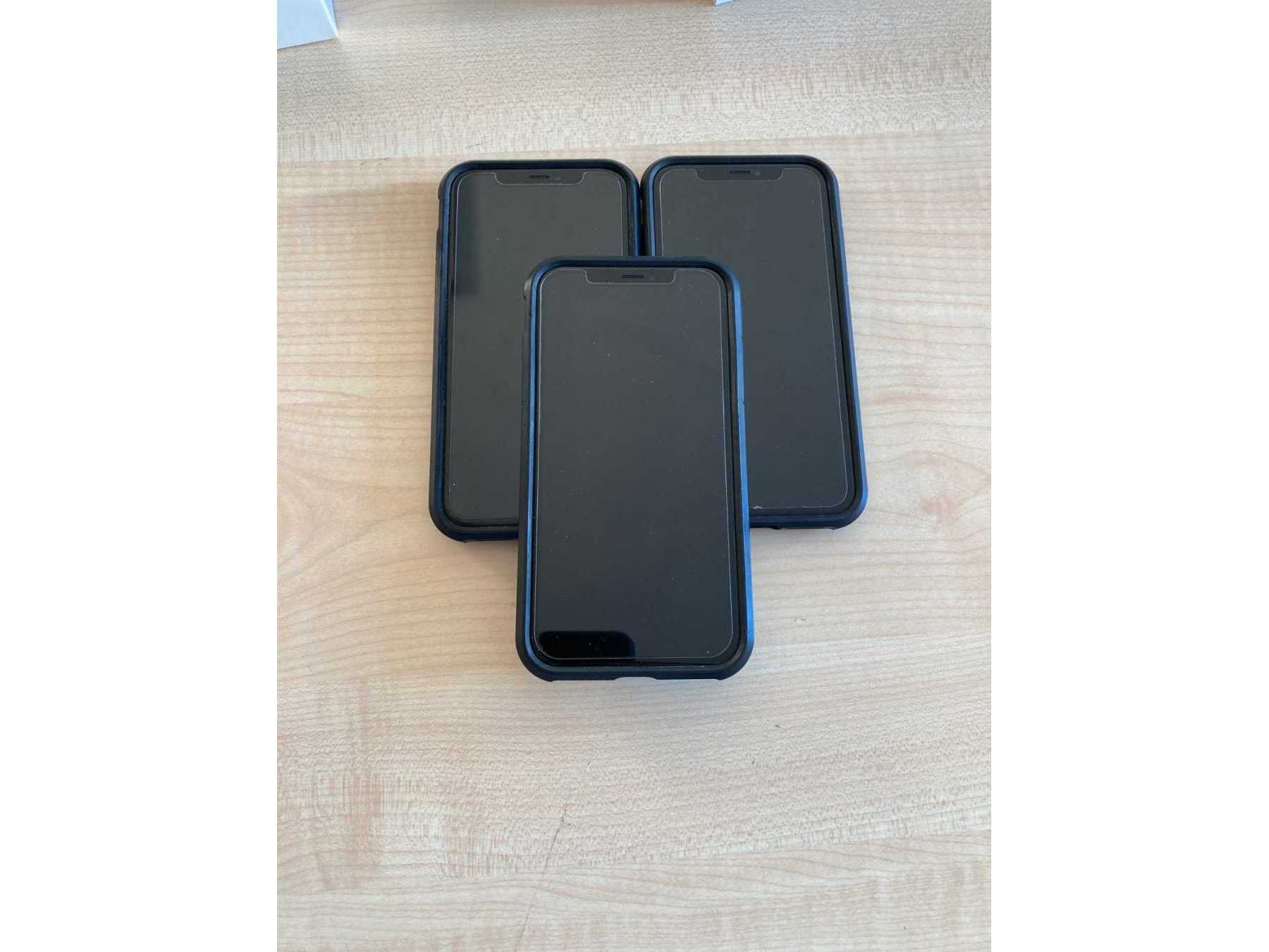 3x iPhone XR