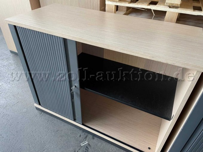 Querrolladenschrank geöffnet