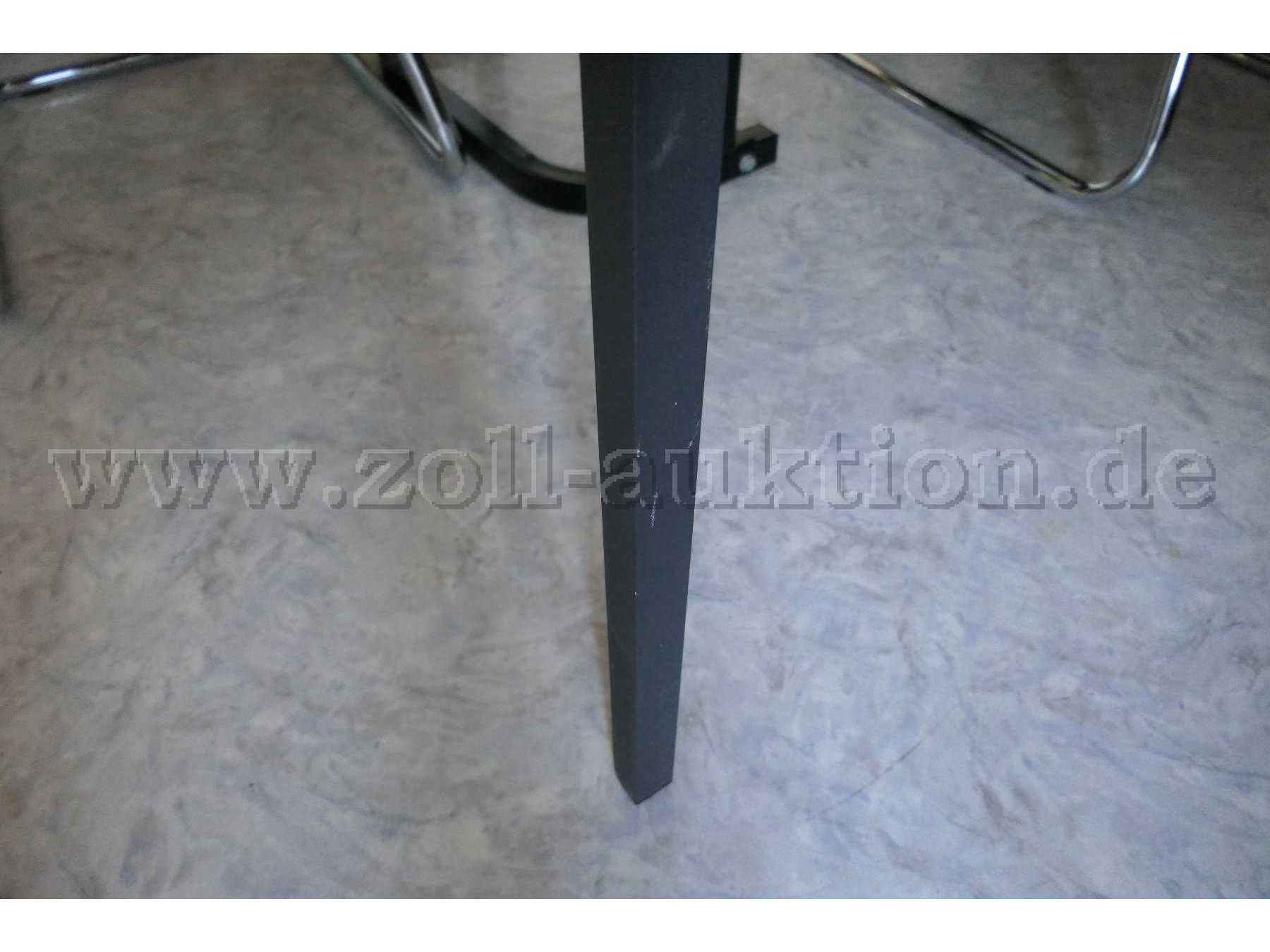 Detailaufnahme Tischbein