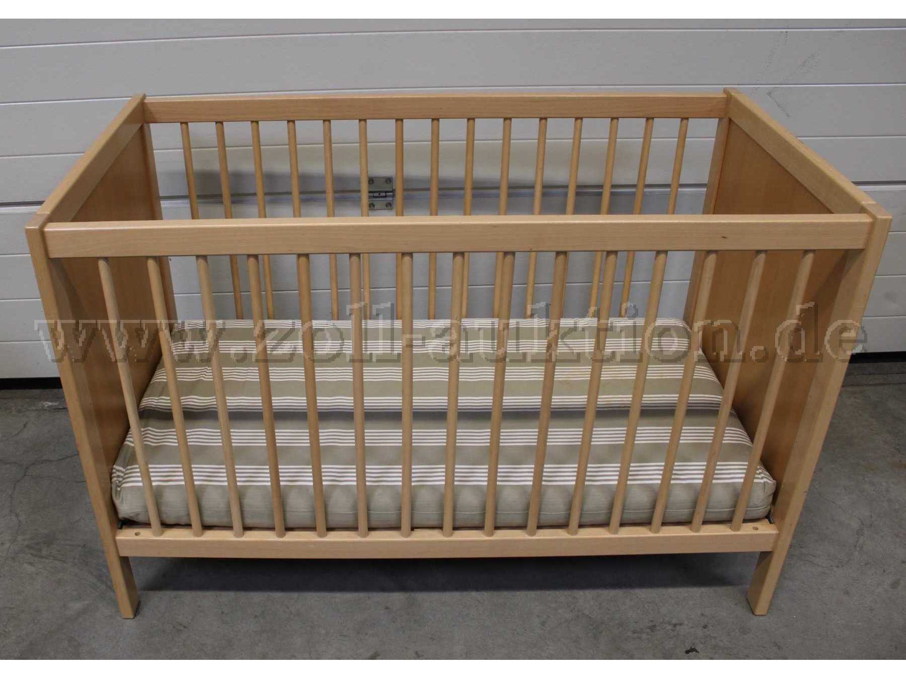 Bett ohne Rollen Frontansicht