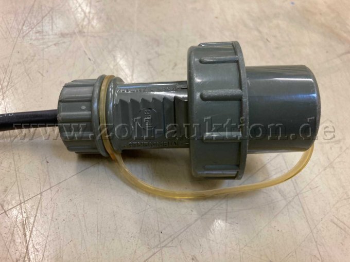 verschlossenes Gehäuse des Schuko Steckers mit IP 68 Kennzeichnung