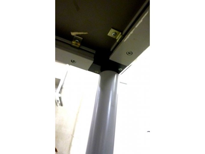 Tischbeinbefestigung Schnellschraubsystem