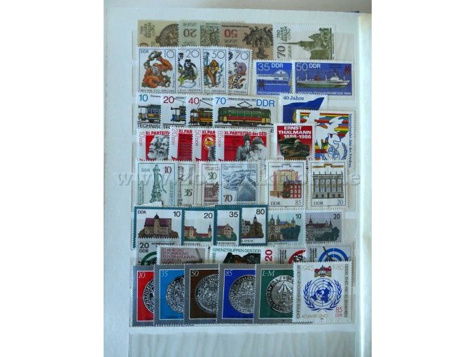 Innenansicht verschiedene Briefmarken überwiegend DDR