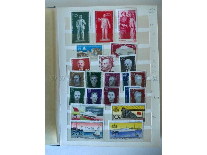 Innenansicht verschiedene Briefmarken überwiegend DDR