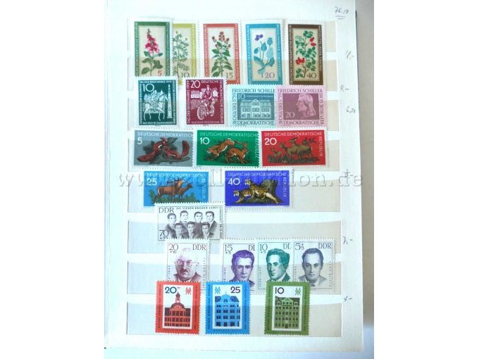 Innenansicht verschiedene Briefmarken überwiegend DDR