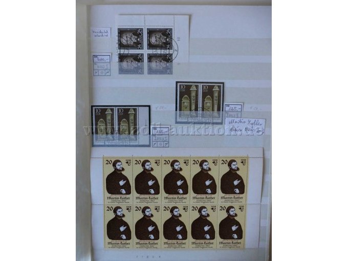 Innenansicht verschiedene Briefmarken überwiegend DDR