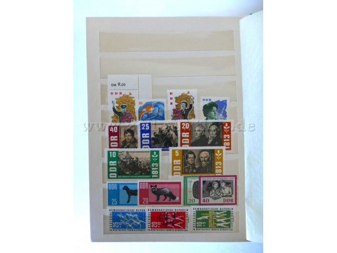 Innenansicht verschiedene Briefmarken überwiegend DDR