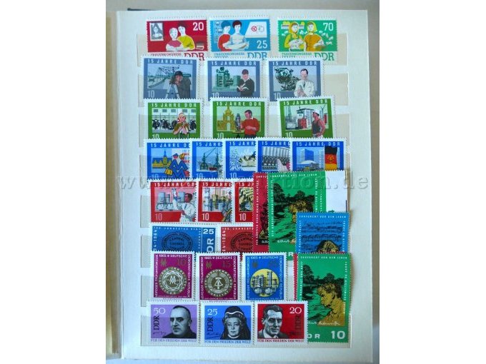Innenansicht verschiedene Briefmarken überwiegend DDR