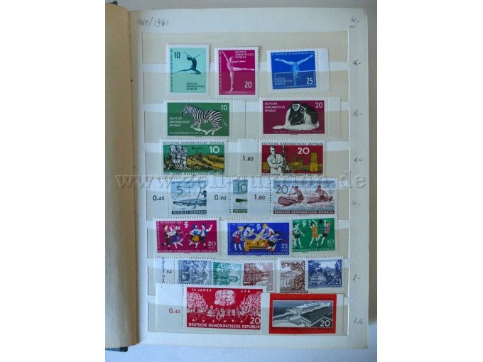 Innenansicht verschiedene Briefmarken überwiegend DDR