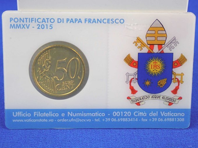 Blick auf die Nennwertseite der Münze & Wappen des Heiligen Vaters Papst Franziskus