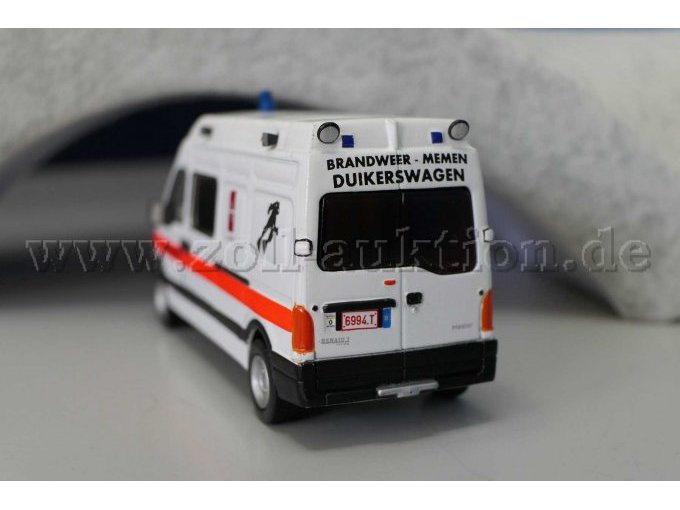 2000 Vehicule plongeur Master Renault Ansicht von hinten