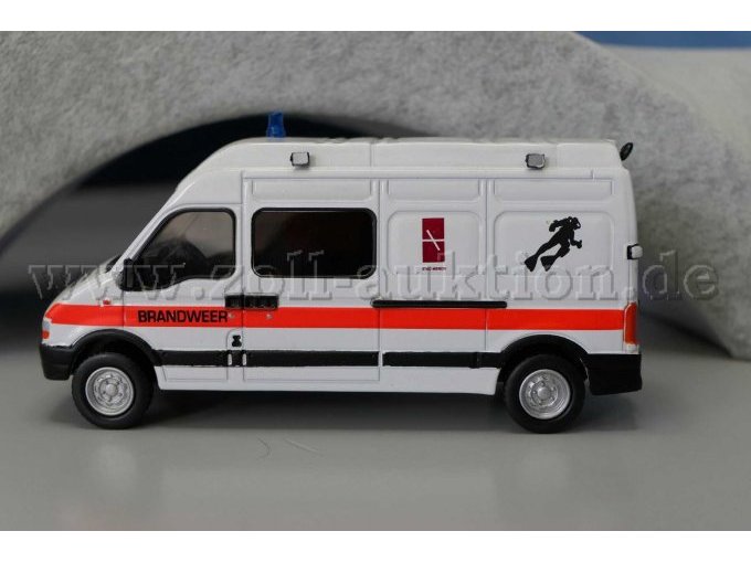 2000 Vehicule plongeur Master Renault Ansicht von der Seite