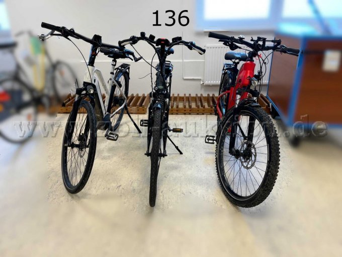 Übersicht Konvolut (von links nach rechts): Kalkhoff "Image 5", Pedelec von Zündapp "Z508" und Merida "eSpresso CC 600 EQ"