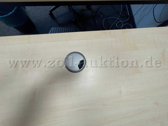 Kabeldurchlass mit Abdeckung