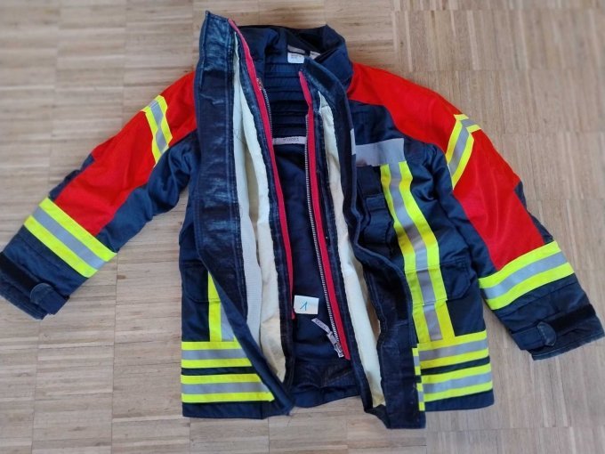Ansicht defekte Futternaht Jacke 1