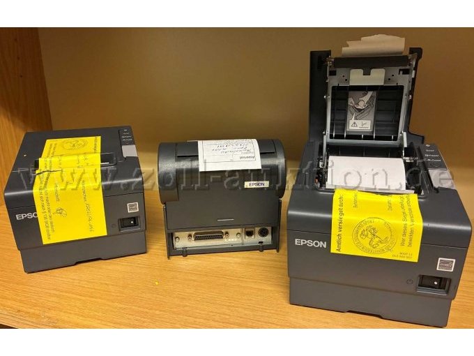 3 Thermodrucker in verschiedenen Positionen 3 Thermodrucker in verschiedenen Positionen