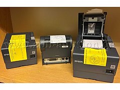 3 Thermodrucker in verschiedenen Positionen