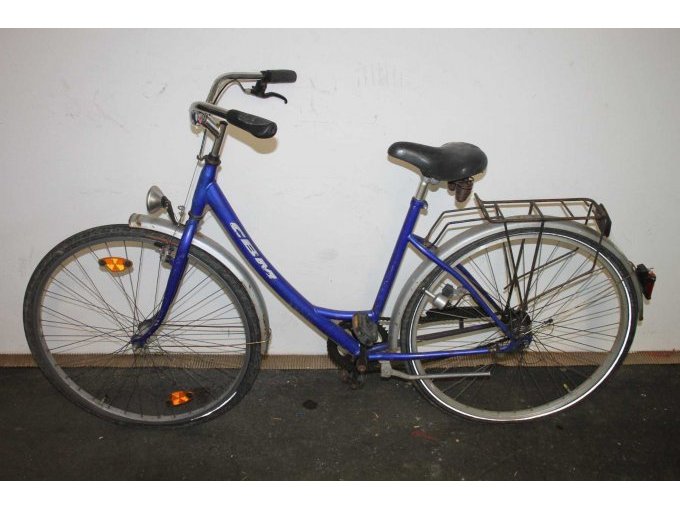 1 blaues 28“ Damenfahrrad „CBM“