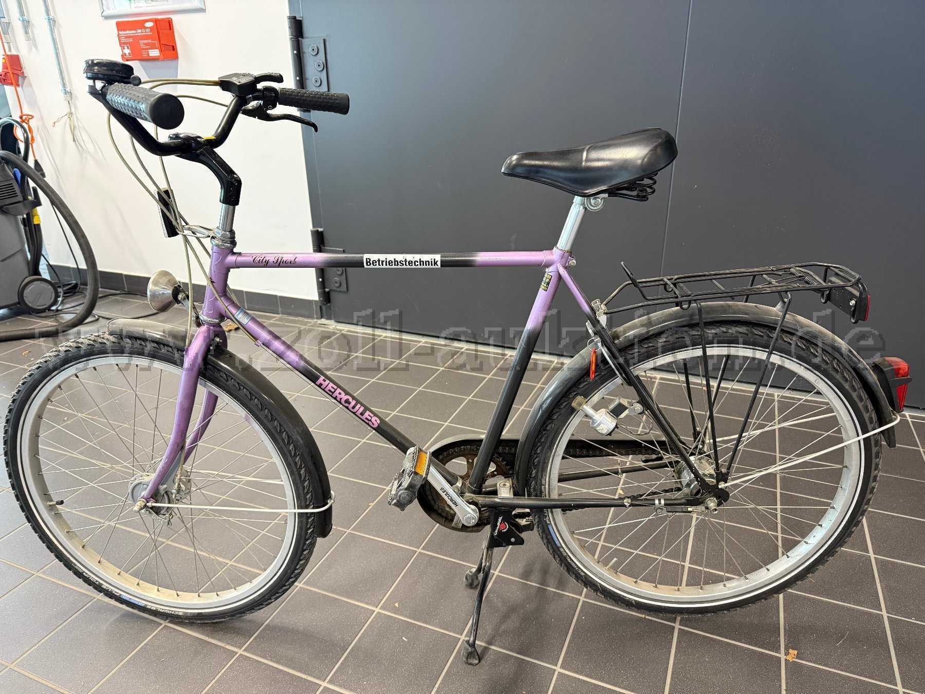 Rad 1, seitlich