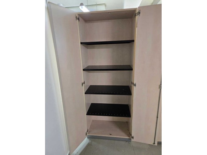 Schrank geöffnet