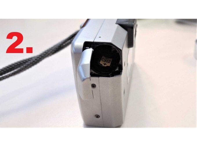 2. Pentax Efina T, Batteriefach