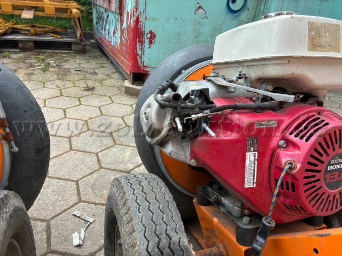 Motor Laubbläser 2