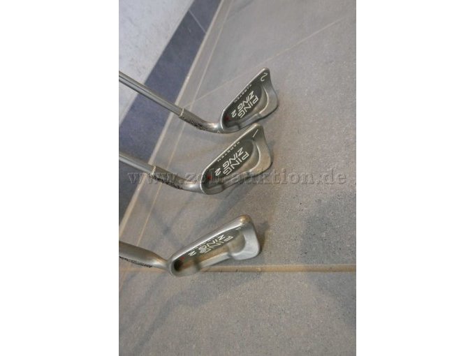 Detailaufnahme 1 der Schlägerköpfe