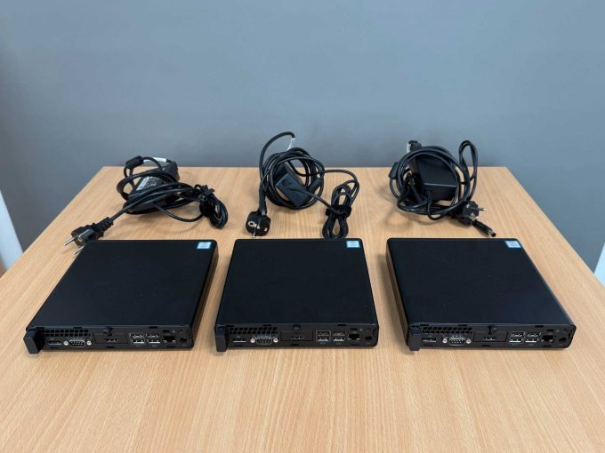 3x HP ProDesk 400 G3 Desktop-Mini PC mit Netzteilen
Rücksnasicht