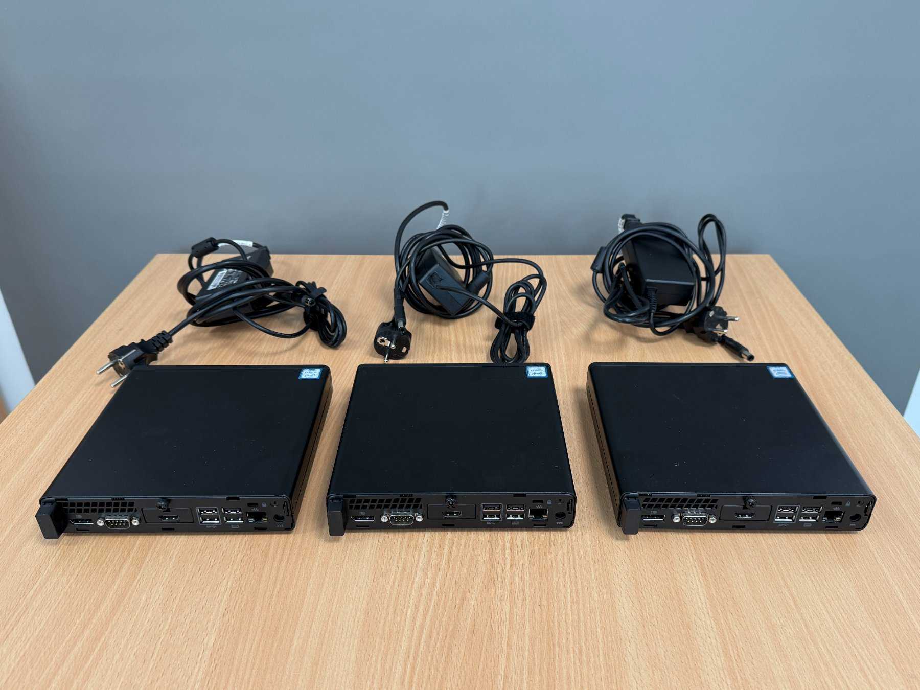 3x HP ProDesk 400 G3 Desktop-Mini PC mit Netzteilen
Rücksnasicht