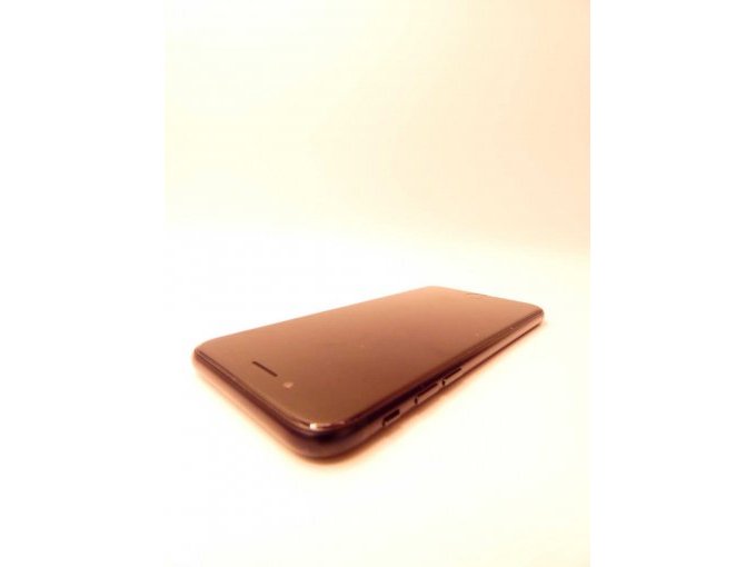 IPhone SE (3rd Gen.)_ Ansicht auf obere Seite/ linke obere Ecke/ linke Seite
