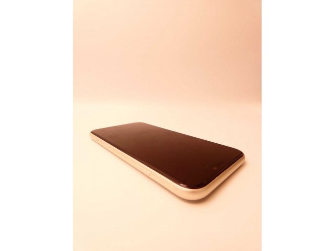 IPhone 11_ Ansicht auf obere Seite/ obere rechte Ecke/ rechte Seite