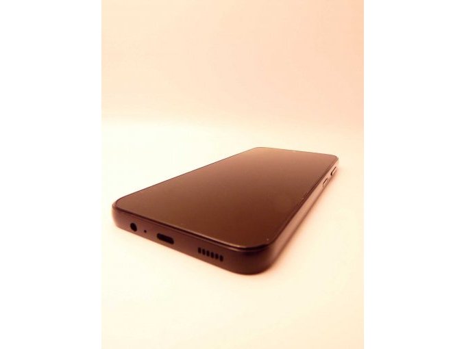 IPhone 12_ Ansicht auf untere Seite/ untere rechte Ecke/ rechte Seite