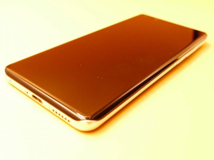 Huawei P40 Pro_ Ansicht auf unteren Rand/ rechte Ecke und rechten Rand