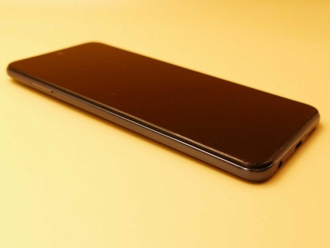Xiaomi Redmi Note 9S_ Ansicht auf untere Seite mit linker Ecke/ linkem Rand